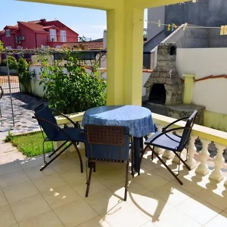House In Near The Festival Apartment *