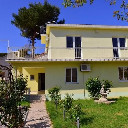 House In Near The Festival Apartment